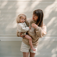 Load image into Gallery viewer, Oversized mikina Mamalatte Capuccino