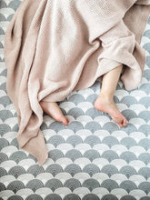 Load image into Gallery viewer, Prostěradlo Rainbows Tranquil gray